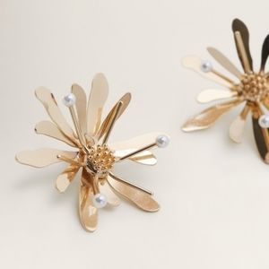 Mango flower beaded earrings